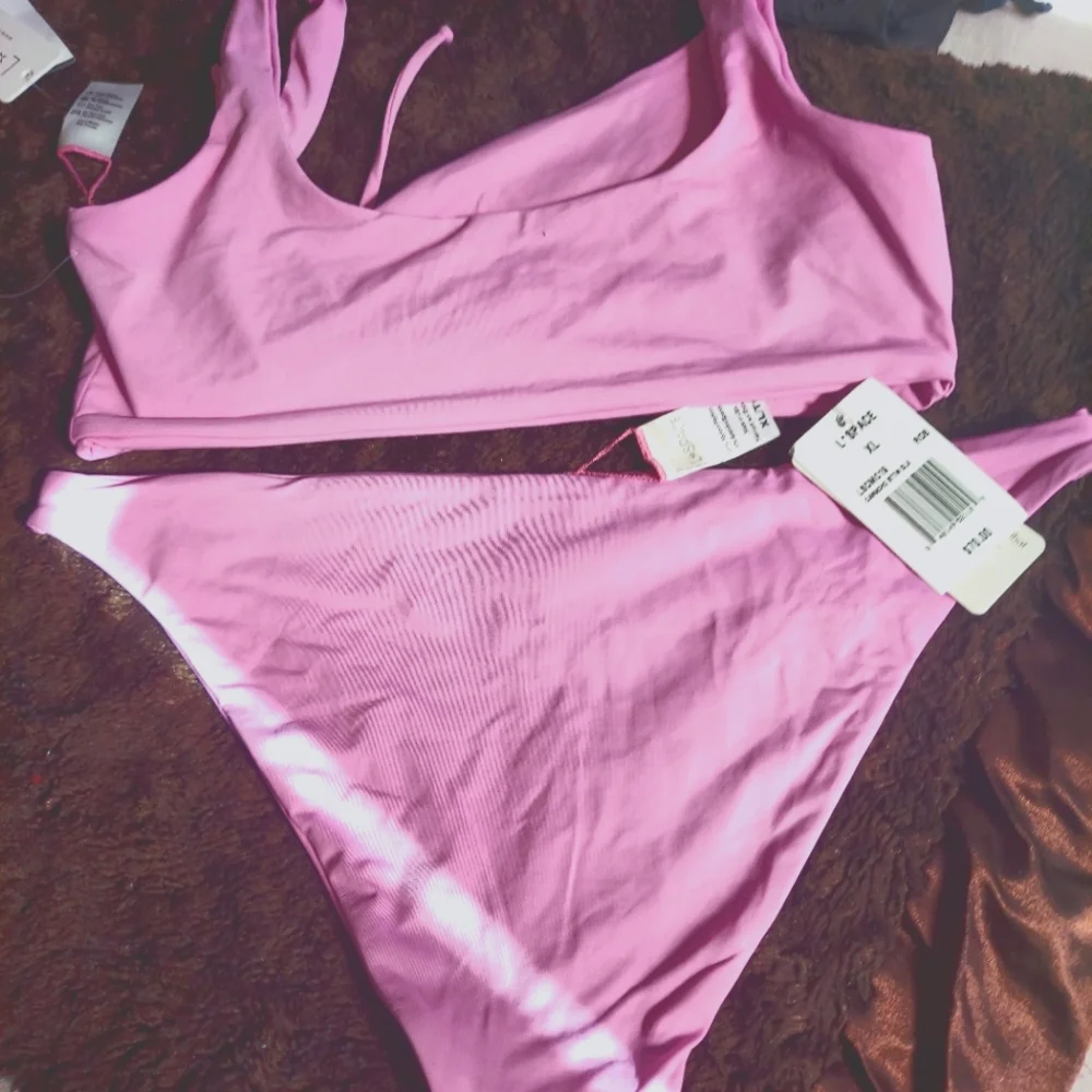 Gorgeous L Space bikini - Picture 2 of 3